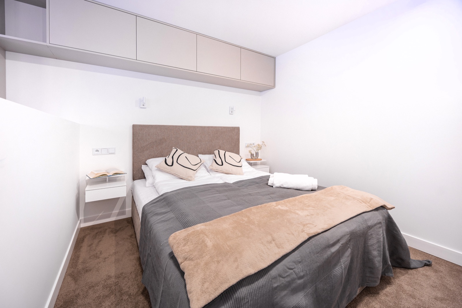 Bedroom with a double bed